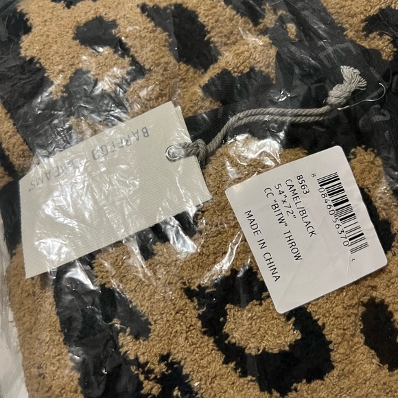 Barefoot Dreams In the Wild Throw NWT - Picture 3 of 3